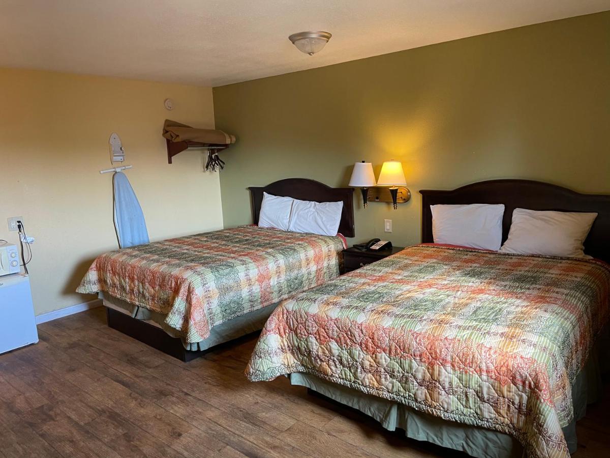 Dilley Executive Inn Bagian luar foto